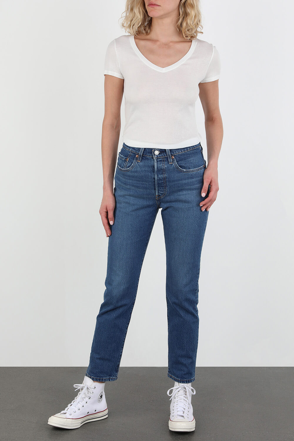 חולצת טי בגוון לבן מרשמלו